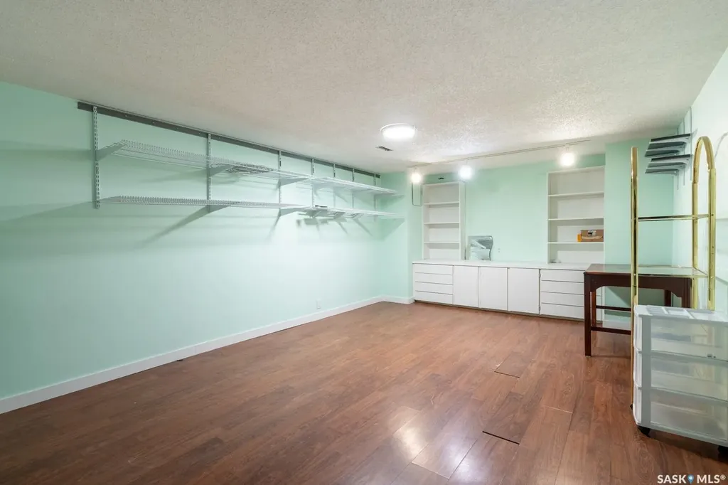 6 Hogarth Place Regina SK S4S 4J8