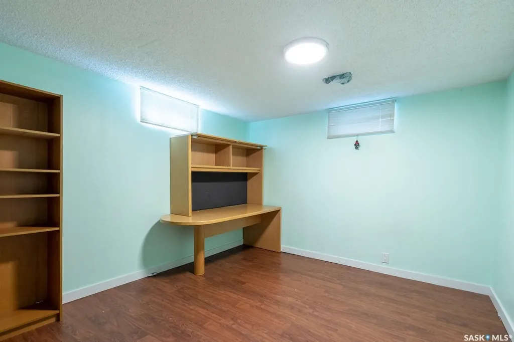 6 Hogarth Place Regina SK S4S 4J8