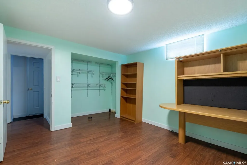 6 Hogarth Place Regina SK S4S 4J8