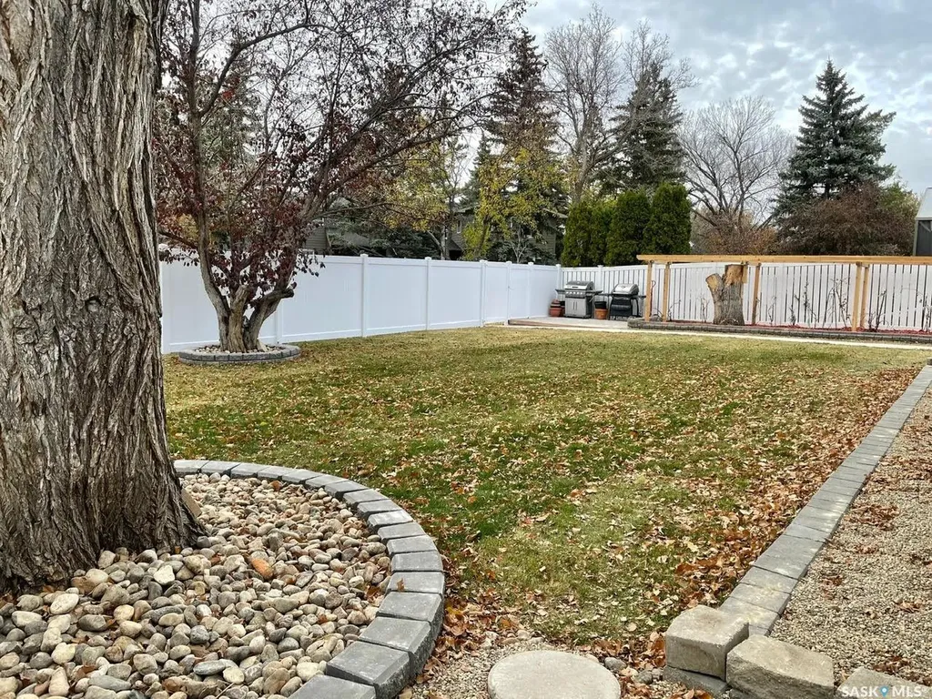 6 Hogarth Place Regina SK S4S 4J8