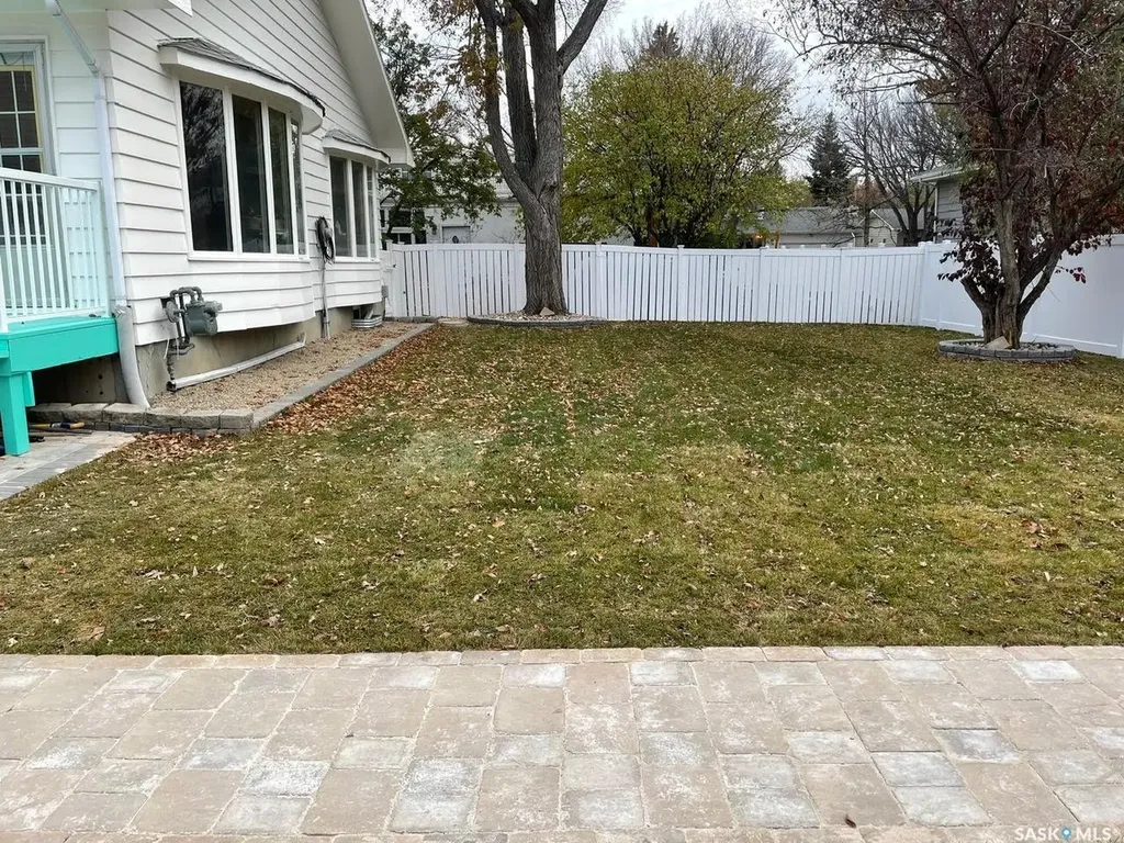 6 Hogarth Place Regina SK S4S 4J8
