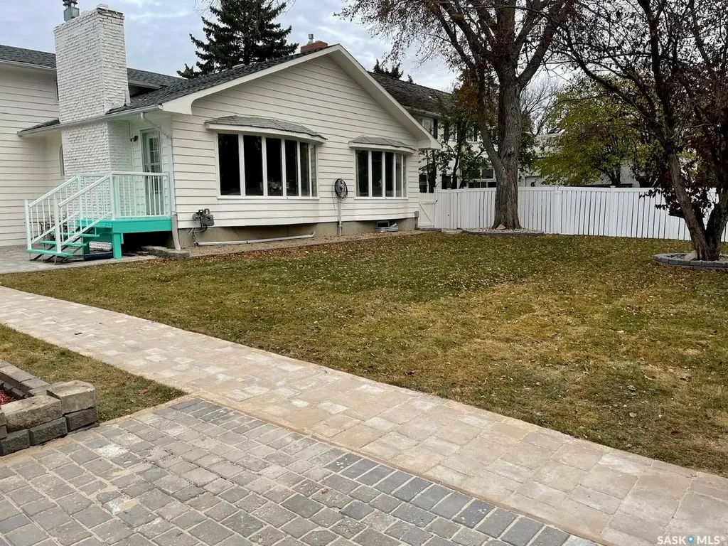 6 Hogarth Place Regina SK S4S 4J8
