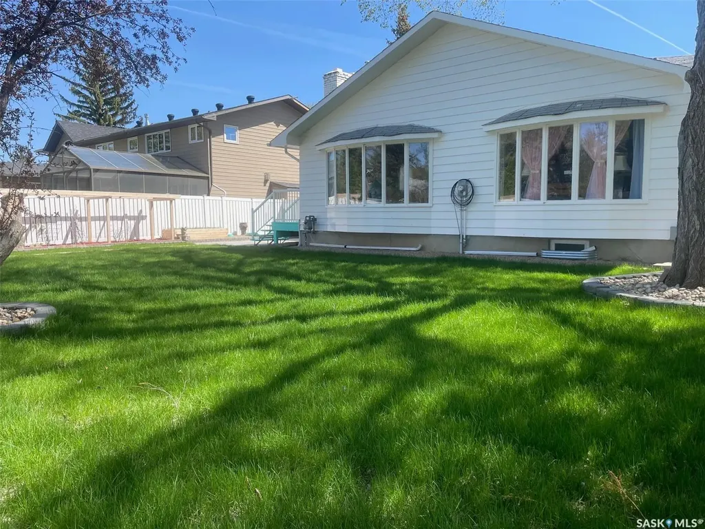 6 Hogarth Place Regina SK S4S 4J8