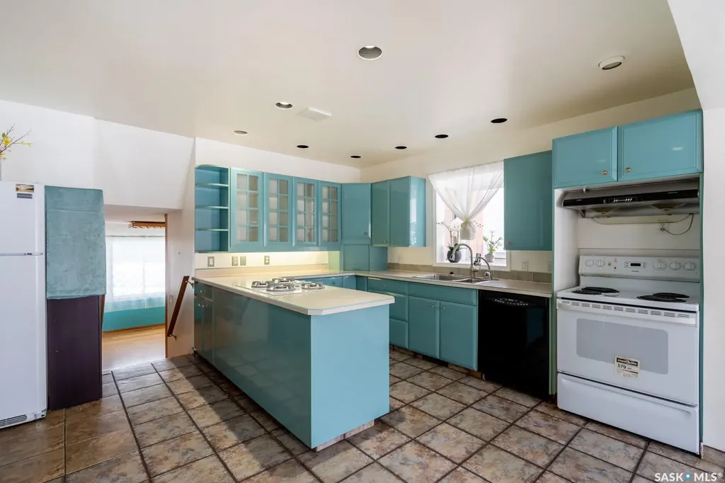 6 Hogarth Place Regina SK S4S 4J8