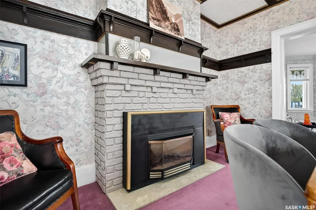 632 Oxford Street W Moose Jaw SK S6H 2P7
