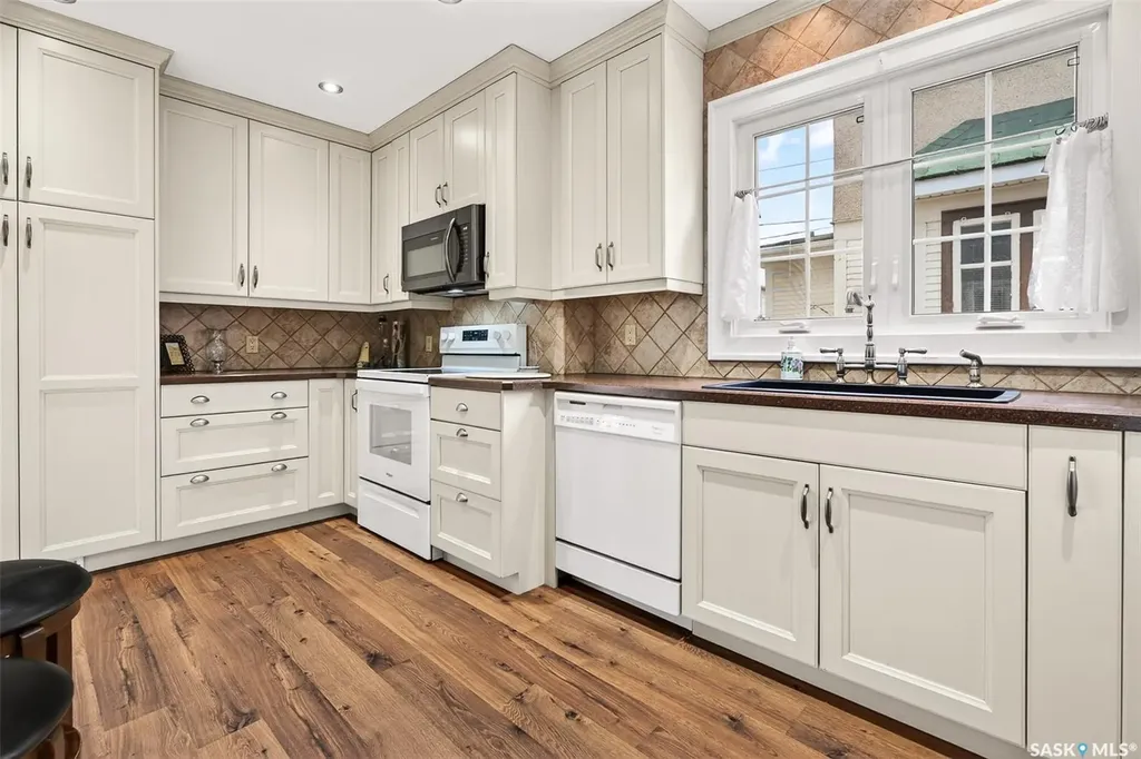 632 Oxford Street W Moose Jaw SK S6H 2P7