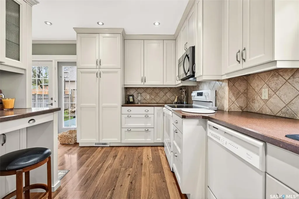 632 Oxford Street W Moose Jaw SK S6H 2P7