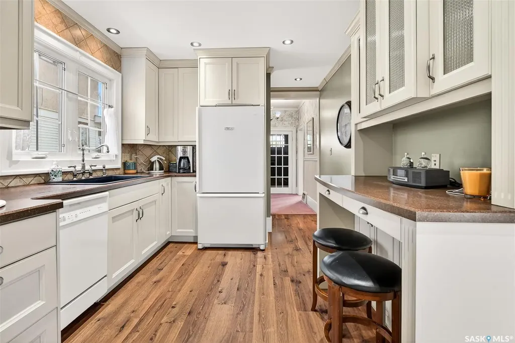 632 Oxford Street W Moose Jaw SK S6H 2P7
