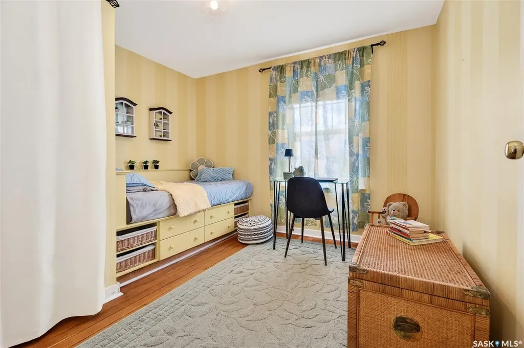 632 Oxford Street W Moose Jaw SK S6H 2P7