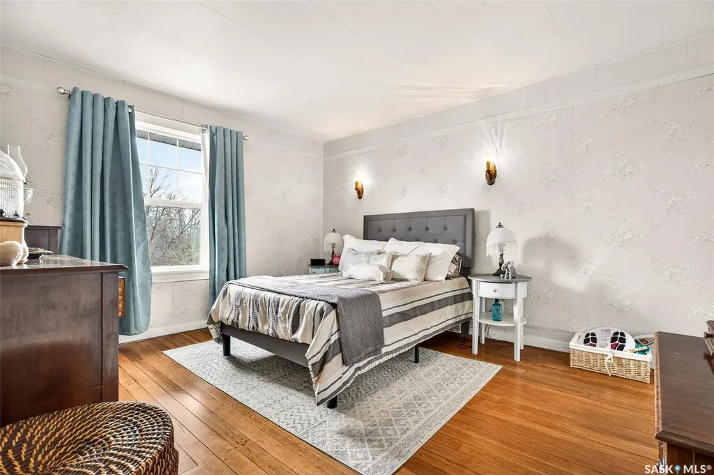 632 Oxford Street W Moose Jaw SK S6H 2P7