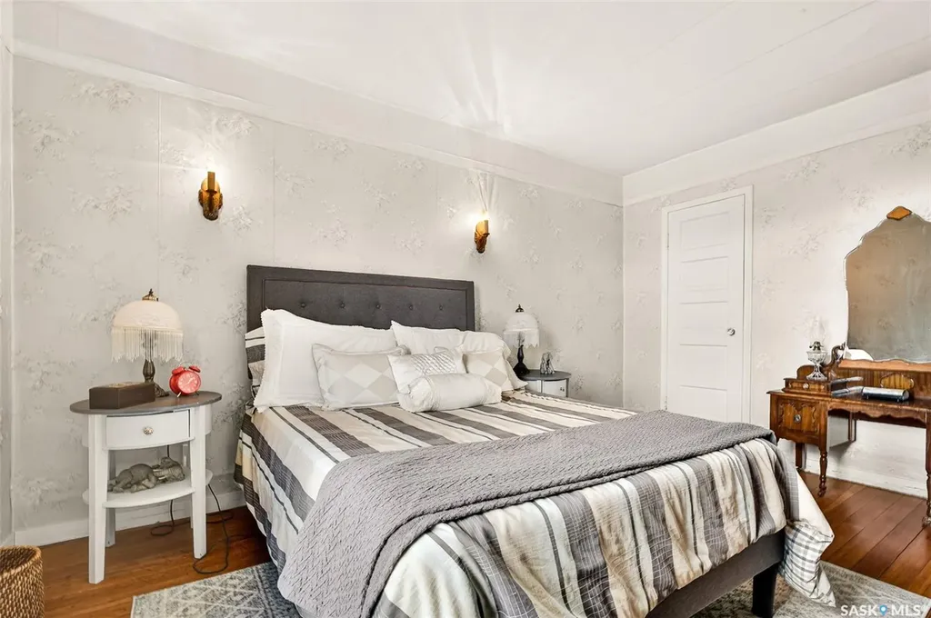 632 Oxford Street W Moose Jaw SK S6H 2P7