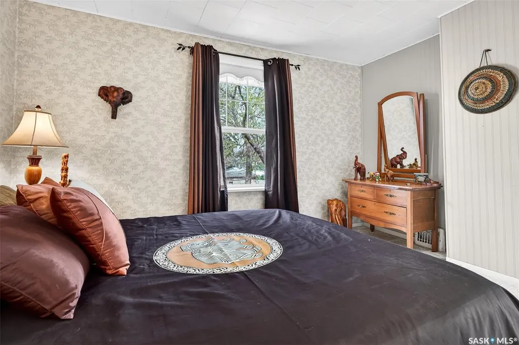632 Oxford Street W Moose Jaw SK S6H 2P7