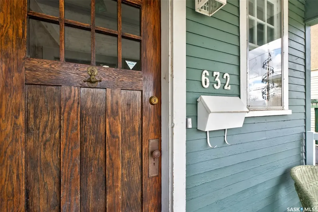 632 Oxford Street W Moose Jaw SK S6H 2P7