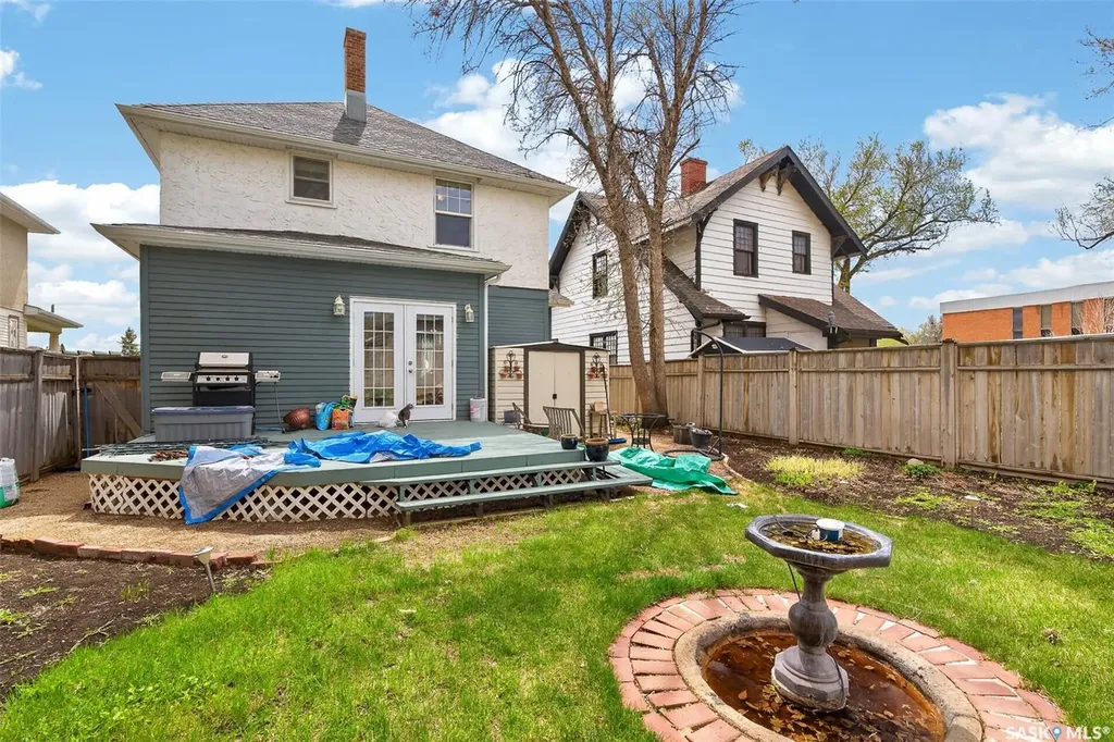 632 Oxford Street W Moose Jaw SK S6H 2P7