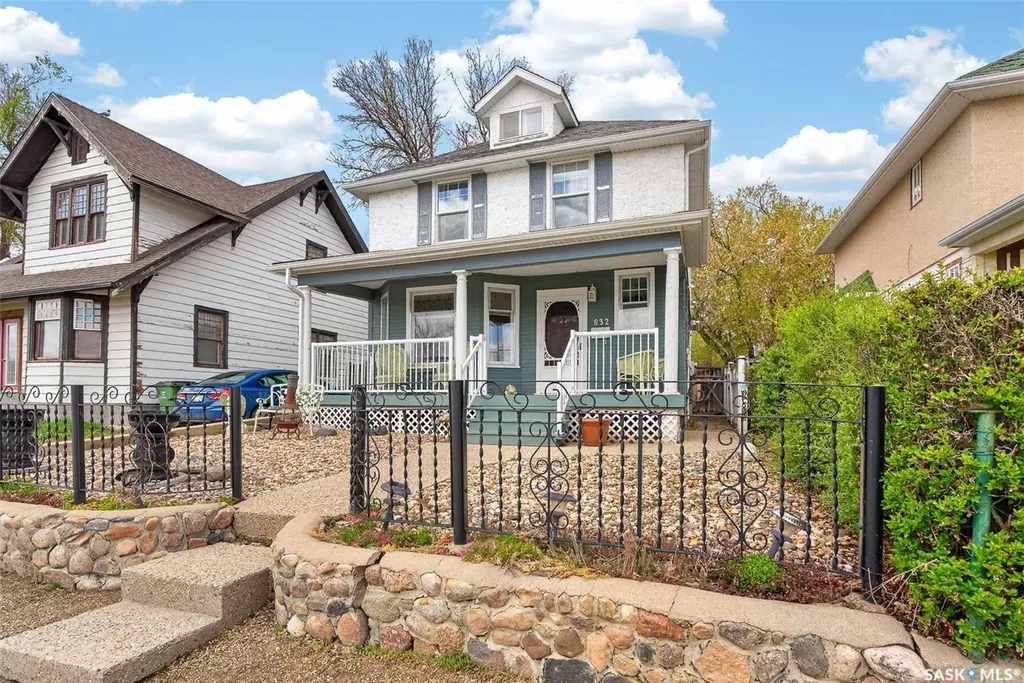 632 Oxford Street W Moose Jaw SK S6H 2P7