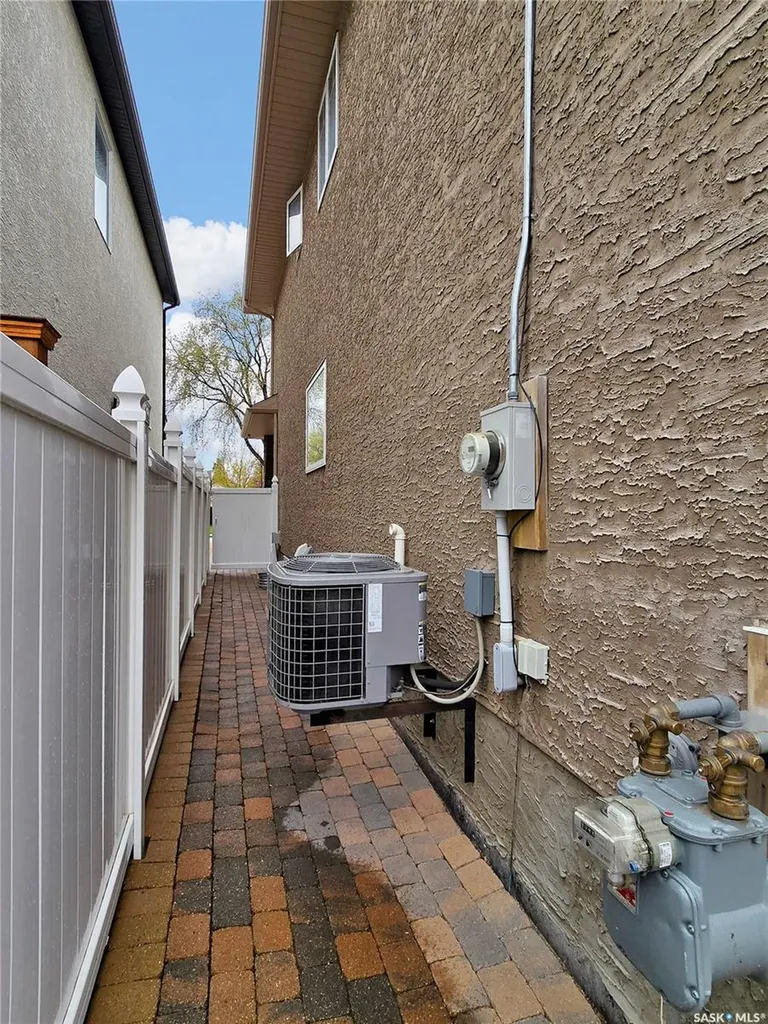 1003 5th Street E Saskatoon SK S7H 1H3