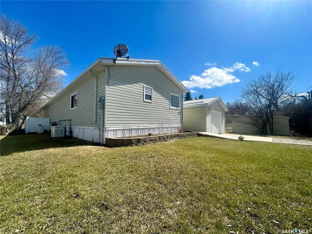 607 Beharrel Street Oxbow SK S0C 2B0