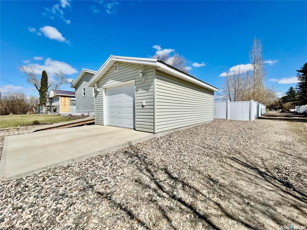 607 Beharrel Street Oxbow SK S0C 2B0