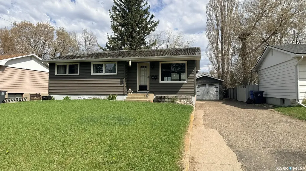 1276 King Street Estevan SK S4A 1L5