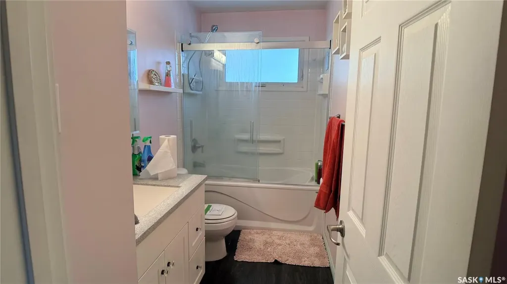 1276 King Street Estevan SK S4A 1L5