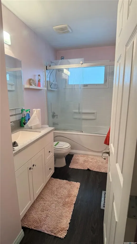 1276 King Street Estevan SK S4A 1L5