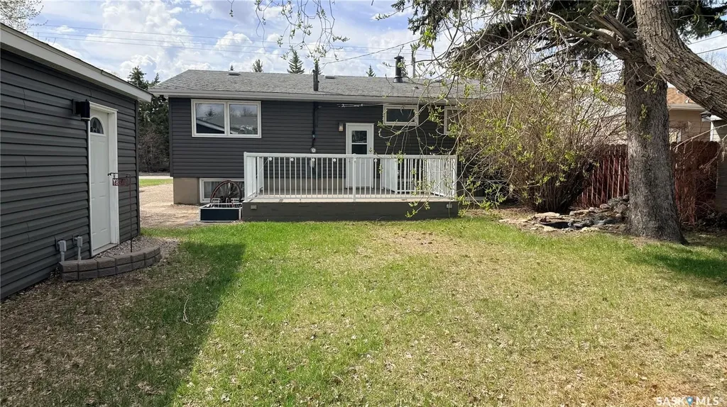 1276 King Street Estevan SK S4A 1L5