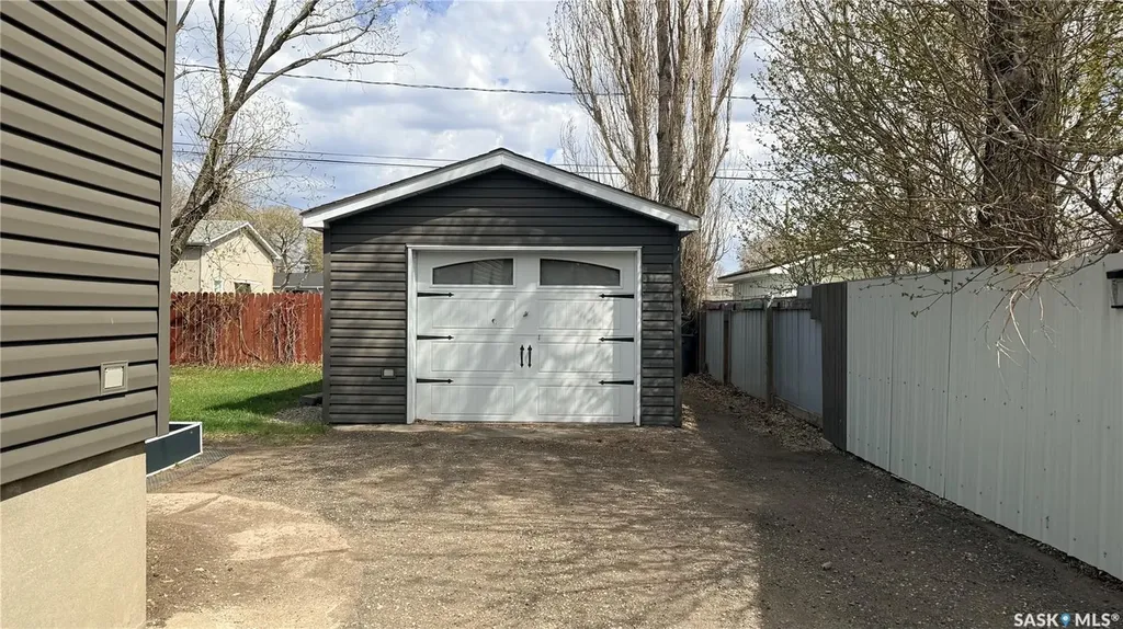 1276 King Street Estevan SK S4A 1L5