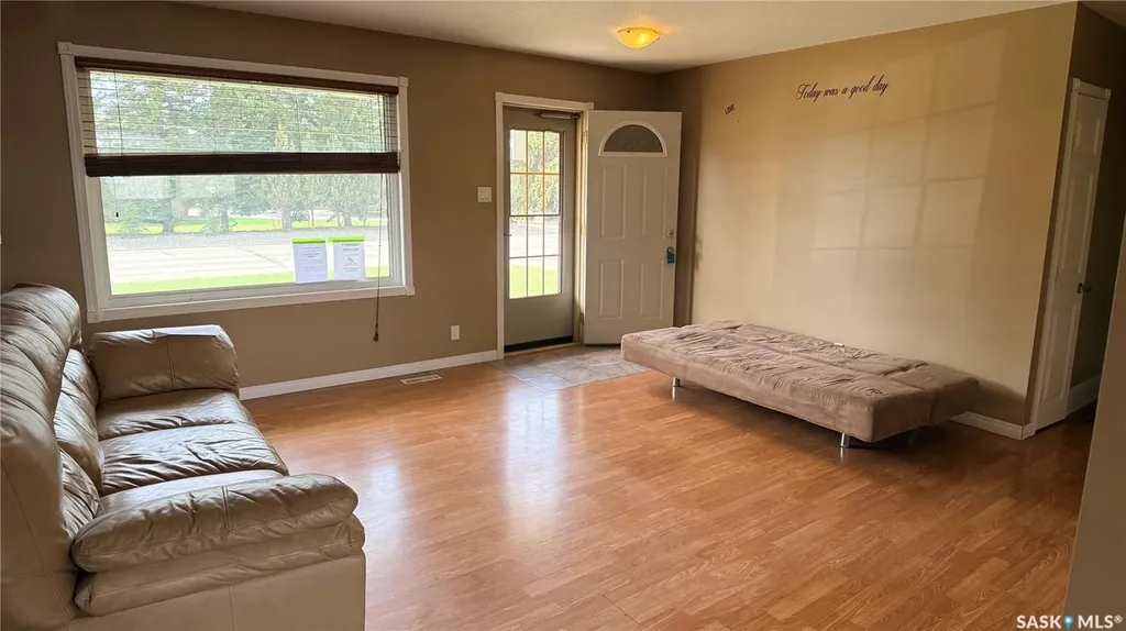 1276 King Street Estevan SK S4A 1L5
