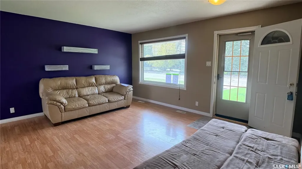 1276 King Street Estevan SK S4A 1L5