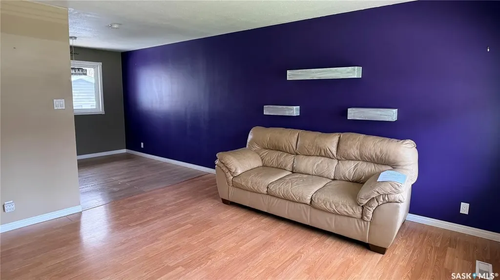 1276 King Street Estevan SK S4A 1L5