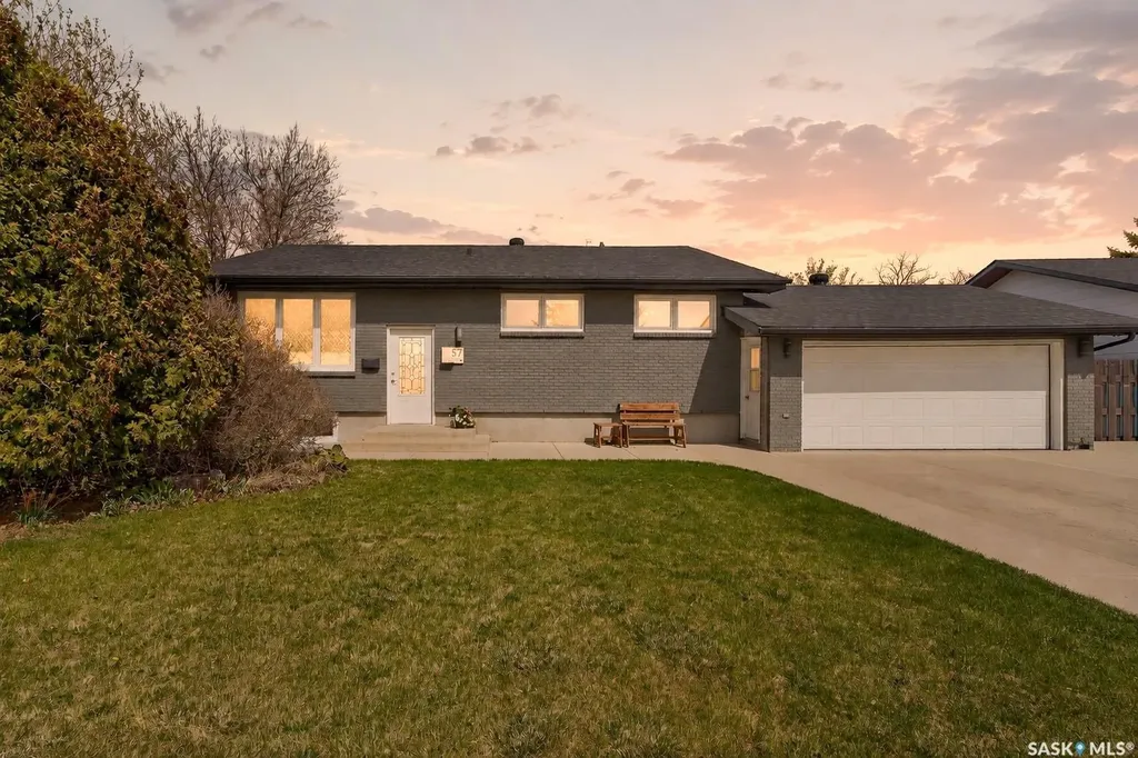 57 Daisy Crescent Moose Jaw SK S6J 1C2
