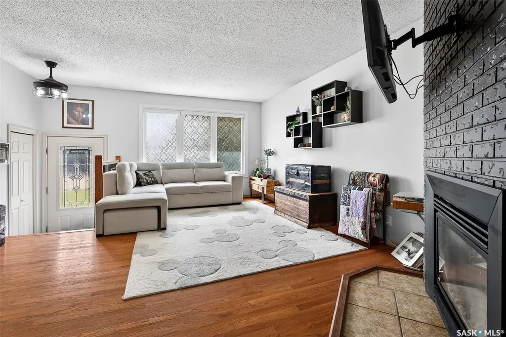 57 Daisy Crescent Moose Jaw SK S6J 1C2
