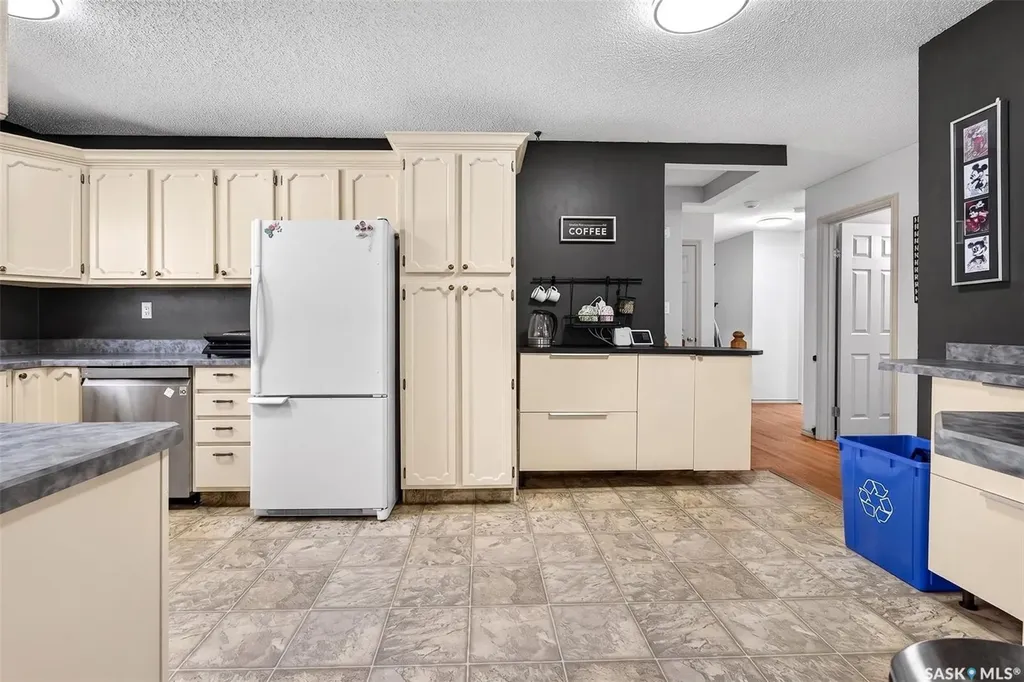 57 Daisy Crescent Moose Jaw SK S6J 1C2