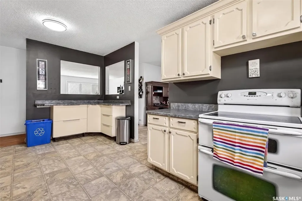 57 Daisy Crescent Moose Jaw SK S6J 1C2