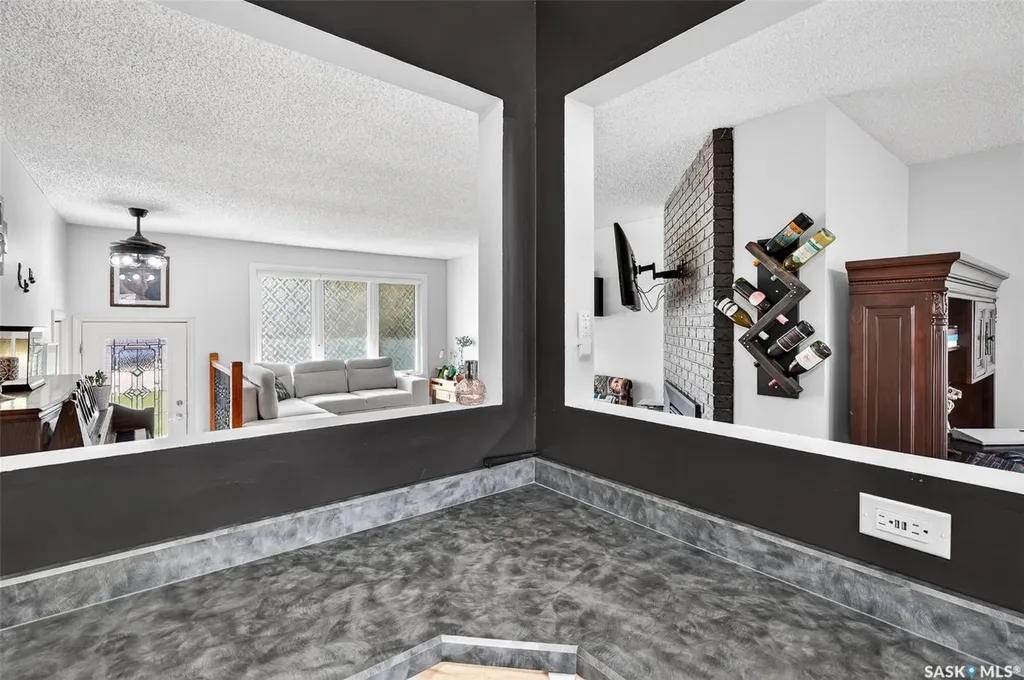 57 Daisy Crescent Moose Jaw SK S6J 1C2