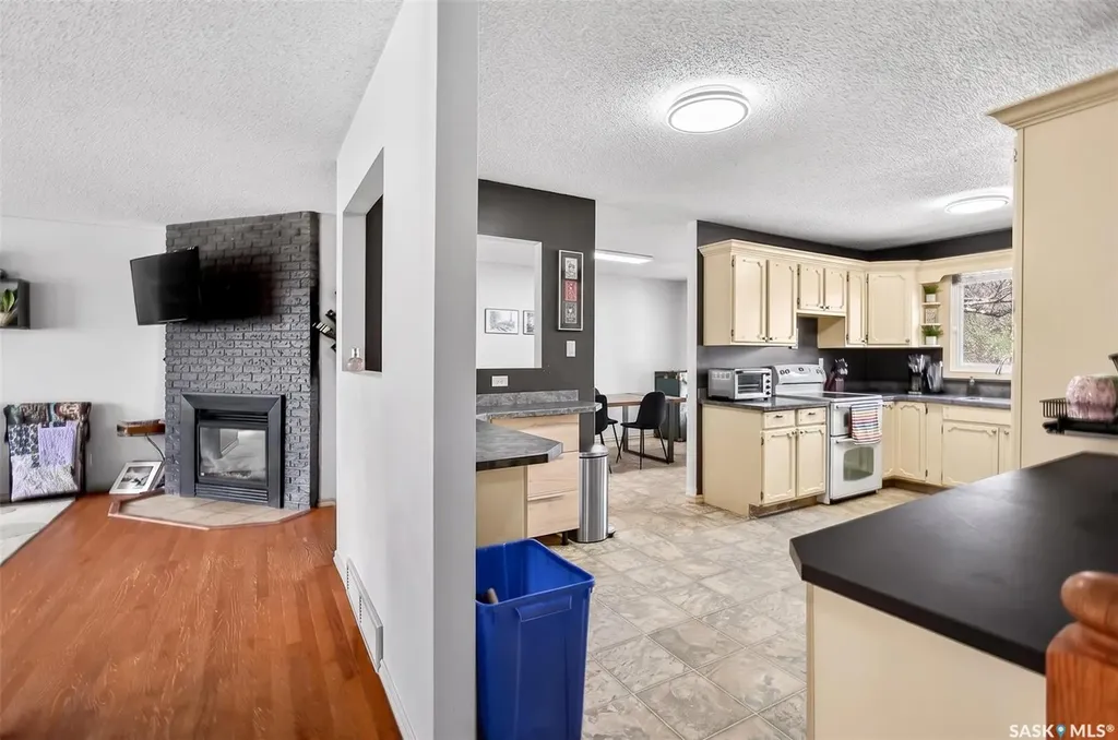 57 Daisy Crescent Moose Jaw SK S6J 1C2