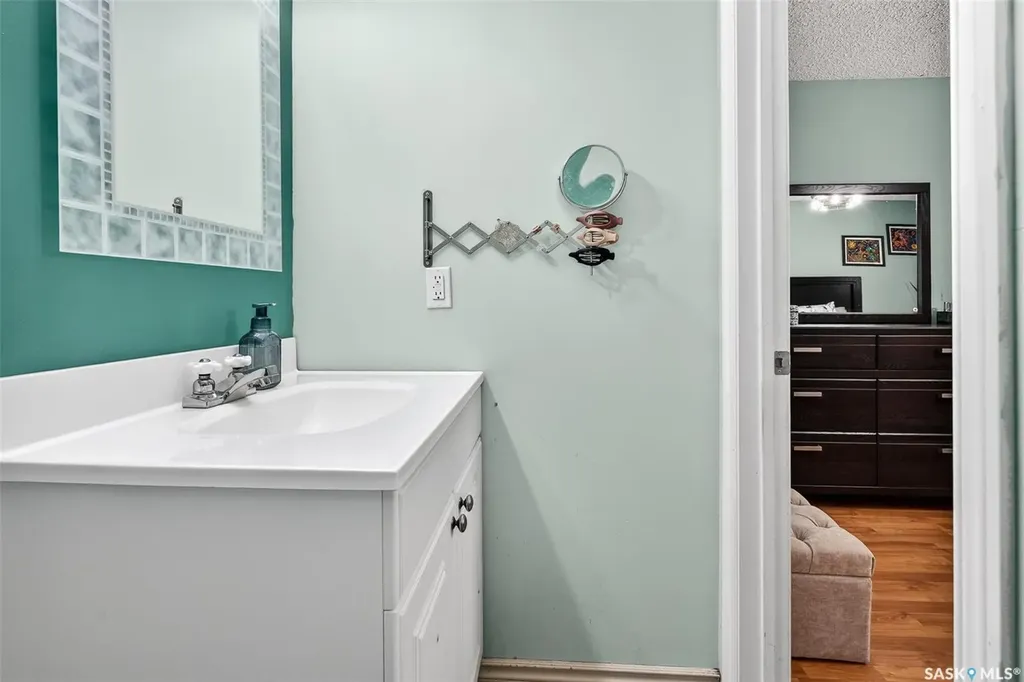 57 Daisy Crescent Moose Jaw SK S6J 1C2