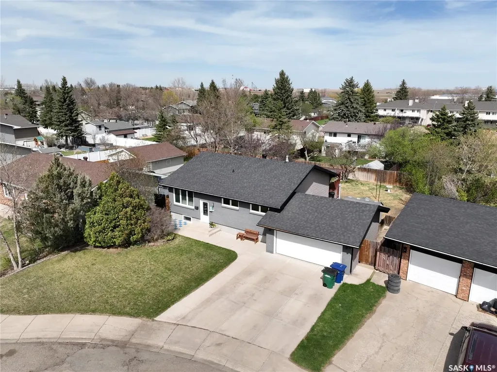 57 Daisy Crescent Moose Jaw SK S6J 1C2
