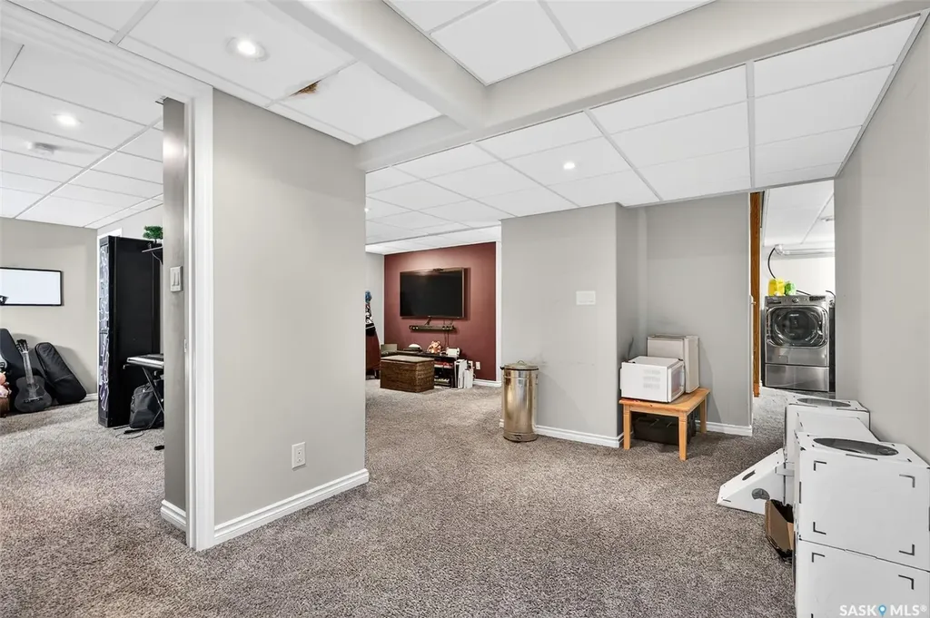 57 Daisy Crescent Moose Jaw SK S6J 1C2