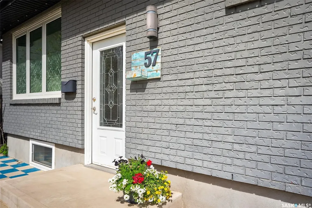 57 Daisy Crescent Moose Jaw SK S6J 1C2