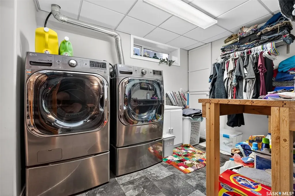 57 Daisy Crescent Moose Jaw SK S6J 1C2