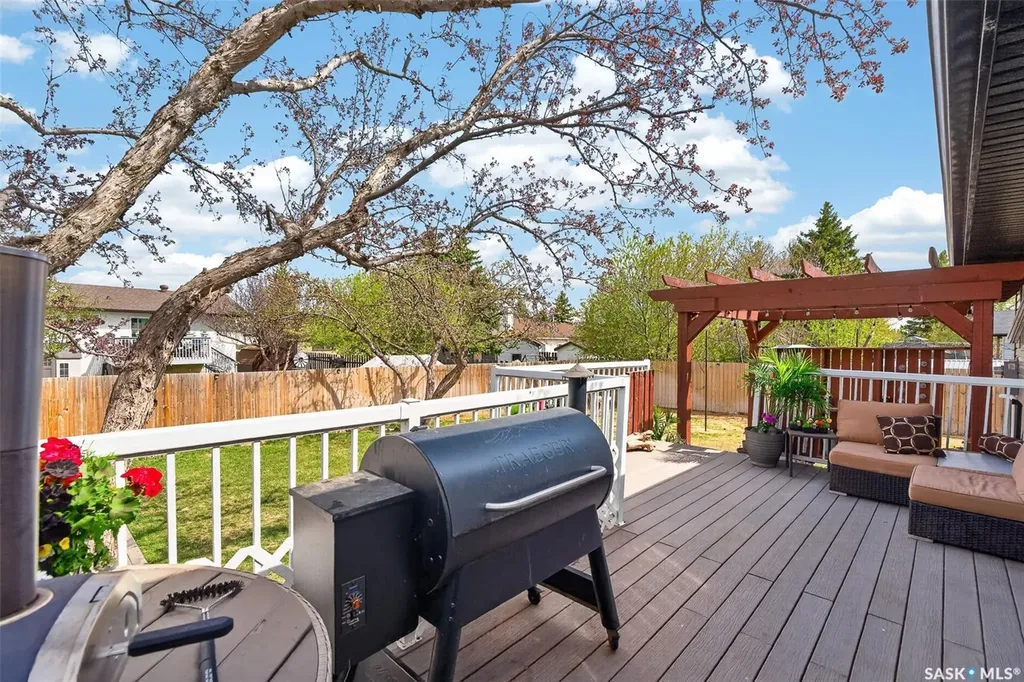 57 Daisy Crescent Moose Jaw SK S6J 1C2