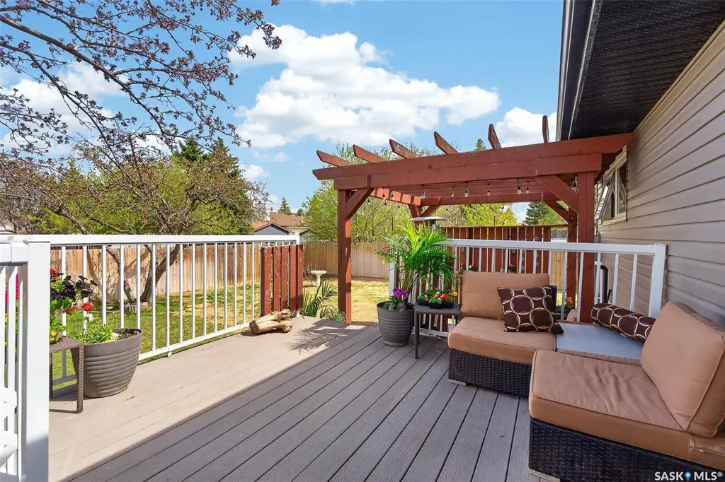 57 Daisy Crescent Moose Jaw SK S6J 1C2
