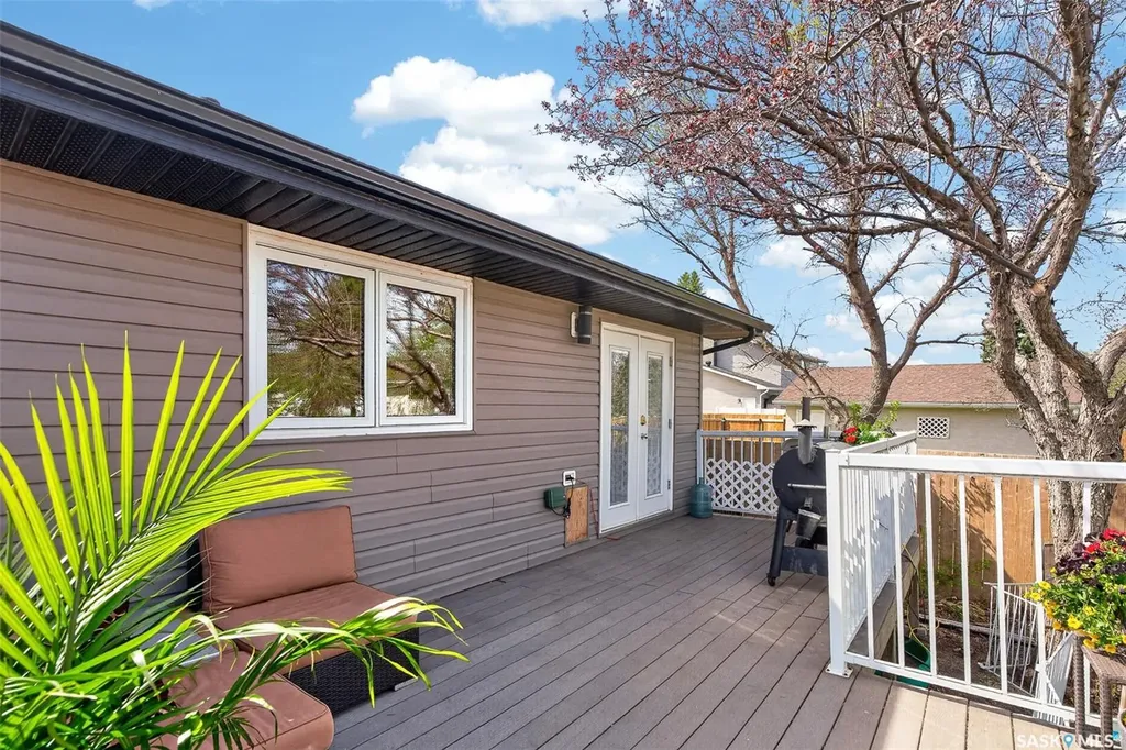 57 Daisy Crescent Moose Jaw SK S6J 1C2