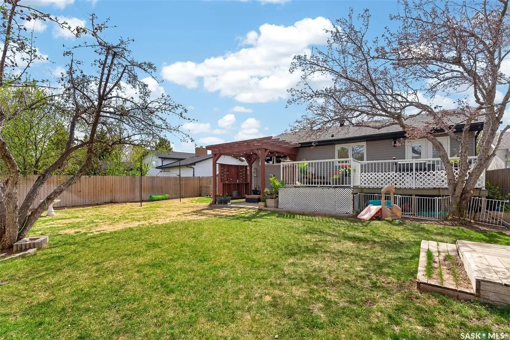 57 Daisy Crescent Moose Jaw SK S6J 1C2