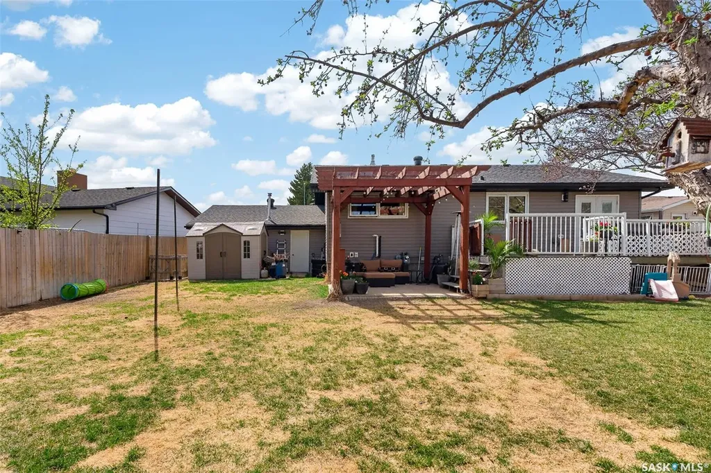 57 Daisy Crescent Moose Jaw SK S6J 1C2