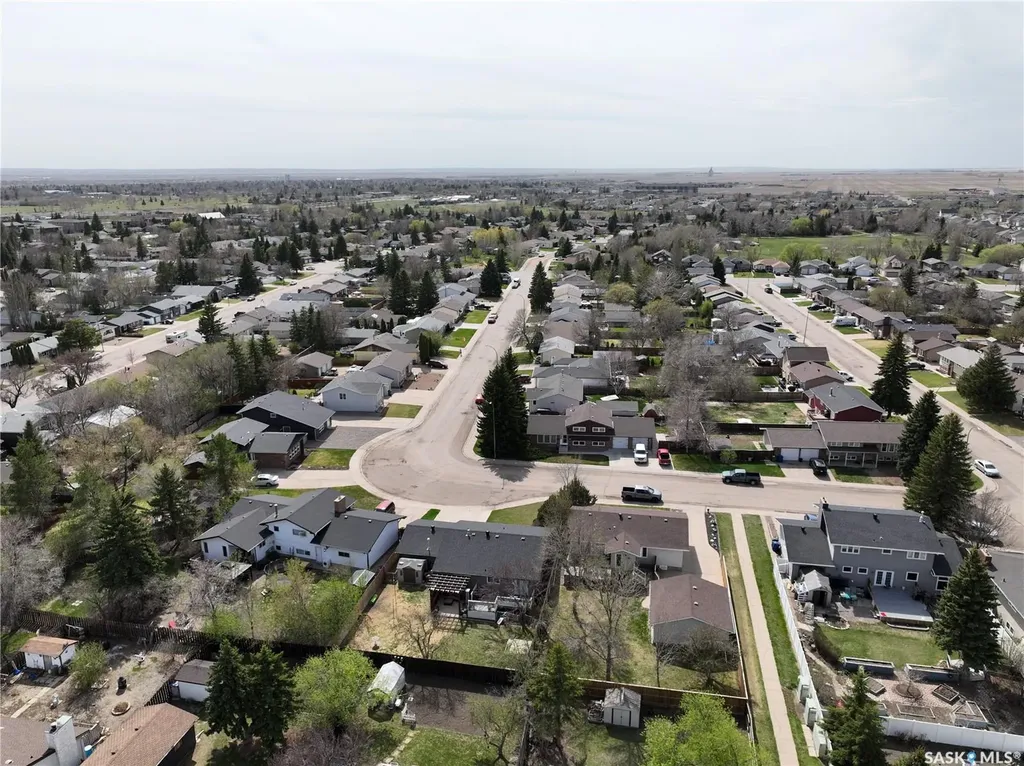 57 Daisy Crescent Moose Jaw SK S6J 1C2