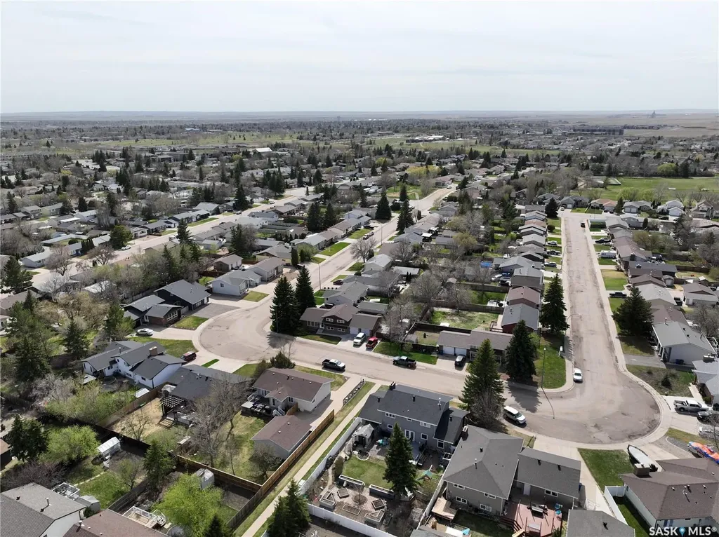 57 Daisy Crescent Moose Jaw SK S6J 1C2