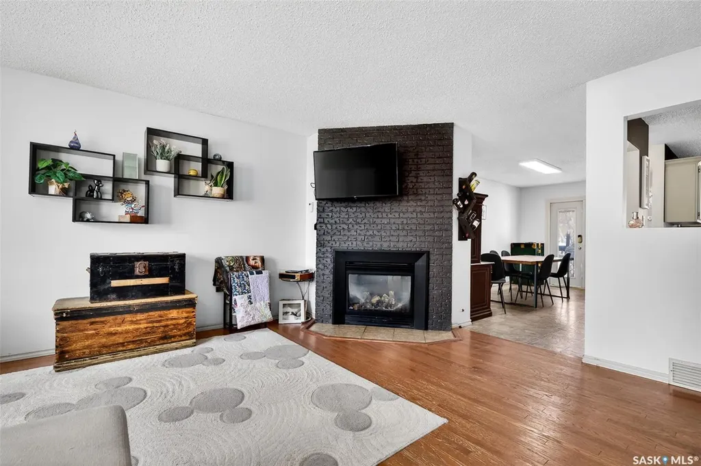57 Daisy Crescent Moose Jaw SK S6J 1C2