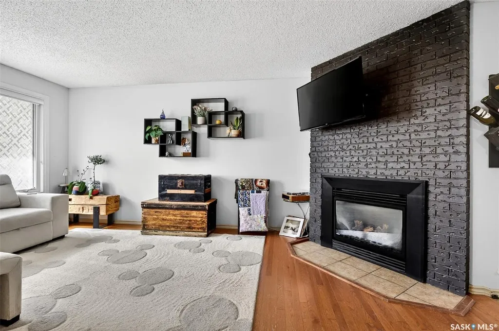 57 Daisy Crescent Moose Jaw SK S6J 1C2
